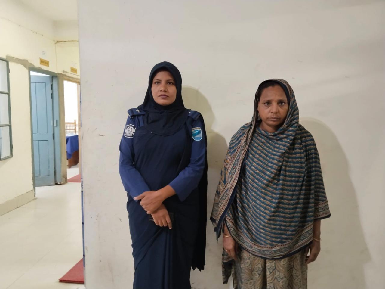 নিকলীতে ৩৪ লিটার চোলাই মদসহ নারী গ্রেপ্তার, পালাল স্বামী